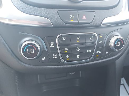 Used 2024 Chevrolet Equinox LT FWD image 24