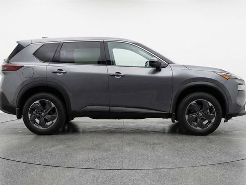 Used 2025 Nissan Rogue SV image 11