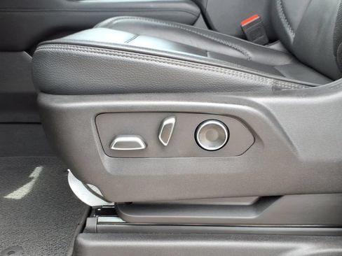 Used 2025 GMC Yukon Denali RWD image 27