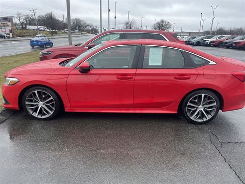 Used 2023 Honda Civic Touring image 3