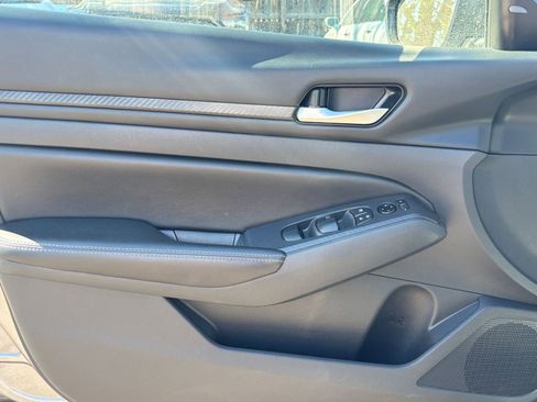 Used 2025 Nissan Altima 2.5 SV image 18