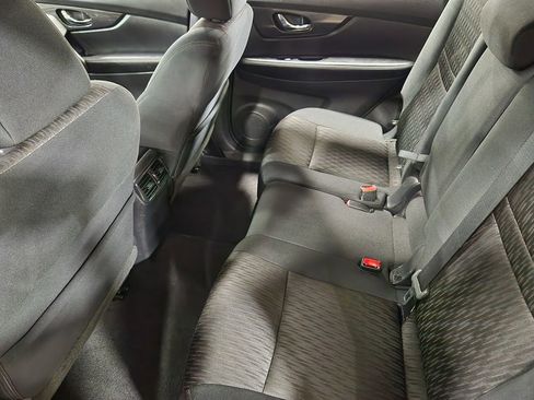 Used 2017 Nissan Rogue SV w/ SV Family Package FWD image 49