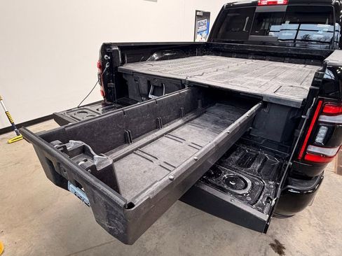 Used 2019 RAM 2500 Laramie w/ Black Appearance Package AWD/4WD image 9