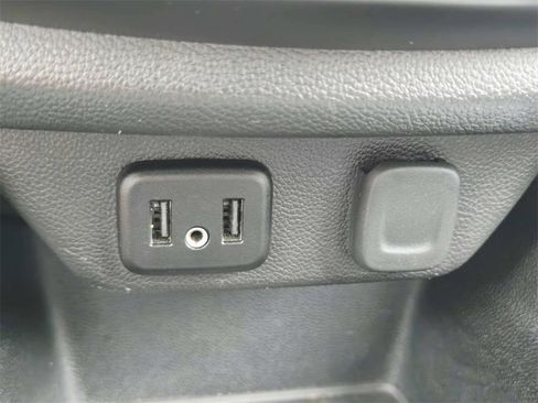 Used 2021 Chevrolet Traverse LT image 30