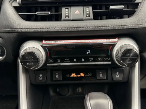Used 2025 Toyota RAV4 XLE Premium w/ Weather Package AWD/4WD image 31