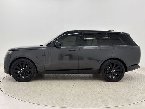 Used 2023 Land Rover Range Rover SE AWD/4WD image 2