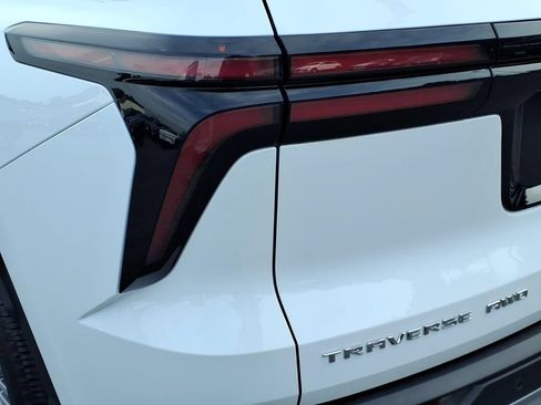 Used 2026 Chevrolet Traverse LT AWD/4WD image 9