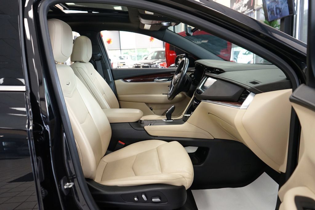 Used 2018 Cadillac XT5 Luxury AWD/4WD image 41