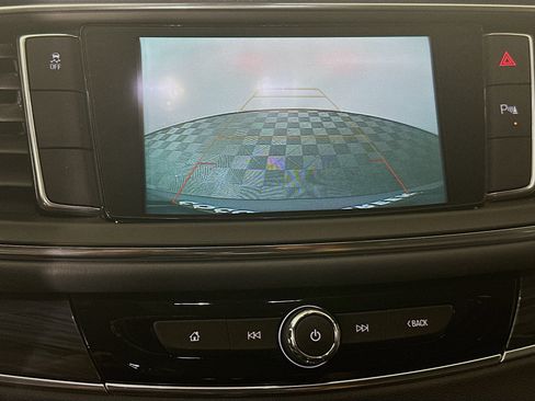 Used 2018 Buick Enclave Essence FWD image 25