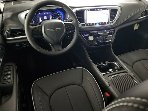 New 2026 Chrysler Pacifica Limited image 17