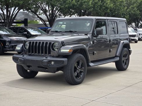 Used 2019 Jeep Wrangler Unlimited Sahara AWD/4WD image 2