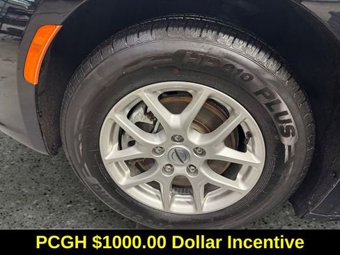 Used 2024 Chrysler Pacifica Touring-L image 24