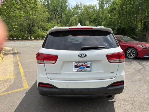 Used 2018 Kia Sorento LX image 5