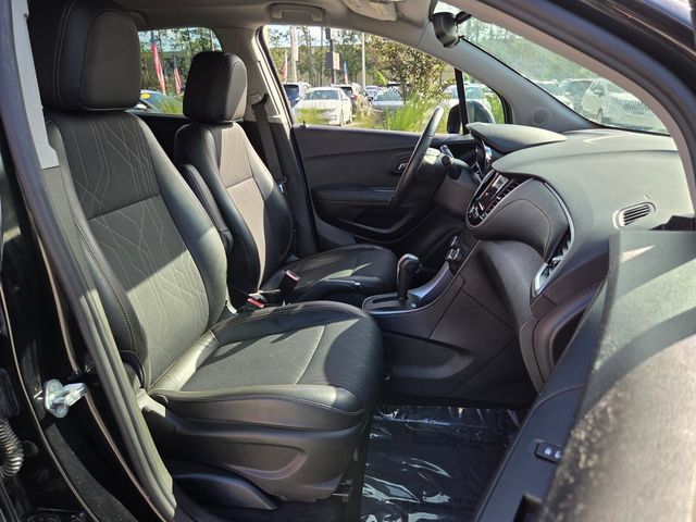 Used 2019 Chevrolet Trax LT w/ Redline Edition AWD/4WD image 18