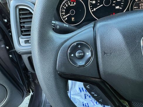 Used 2016 Honda HR-V LX image 40