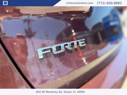 Used 2017 Kia Forte LX FWD image 11