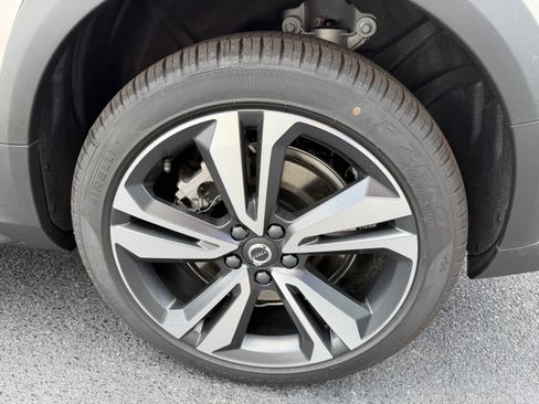 New 2026 Volvo V60 B5 Cross Country Plus w/ Protection Package Premier AWD/4WD image 32
