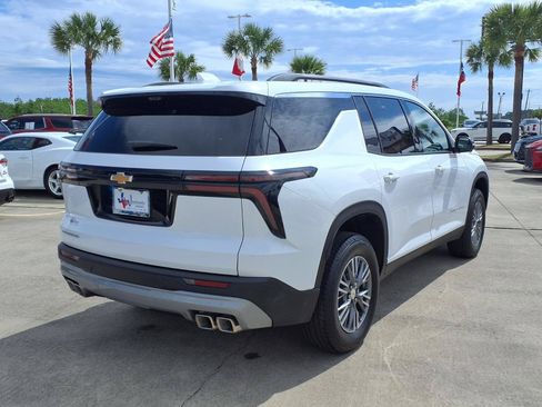Used 2026 Chevrolet Traverse LT w/ Driver Confidence Package FWD image 5
