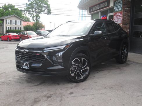 Used 2024 Chevrolet Trax RS FWD image 33