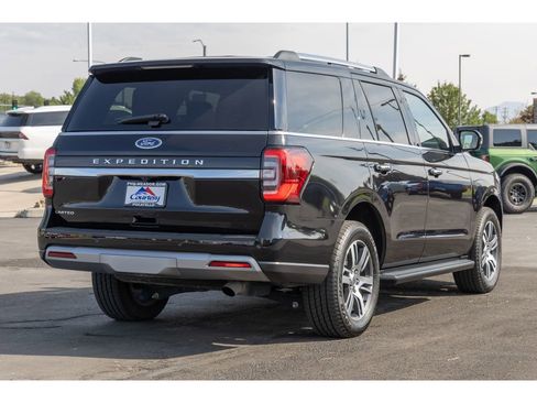 Used 2024 Ford Expedition Limited image 3