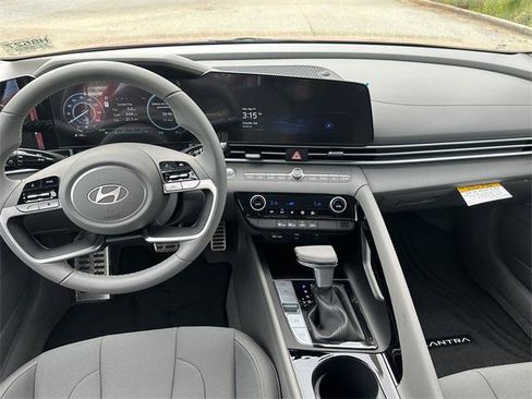 New 2025 Hyundai Elantra SEL image 22