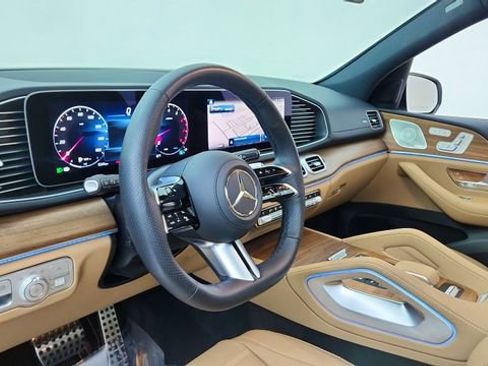 Used 2025 Mercedes-Benz GLS 450 4MATIC image 19