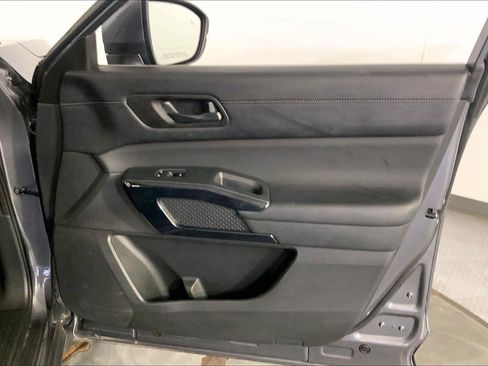 Used 2025 Nissan Pathfinder SV AWD/4WD image 25