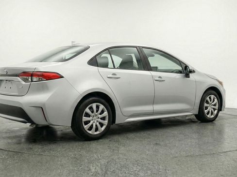 Used 2025 Toyota Corolla LE FWD image 9