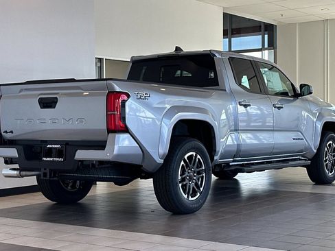 Used 2025 Toyota Tacoma TRD Sport w/ TRD Sport Upgrade Package AWD/4WD image 6