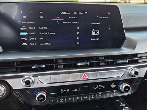 Used 2025 Kia Telluride S FWD image 18