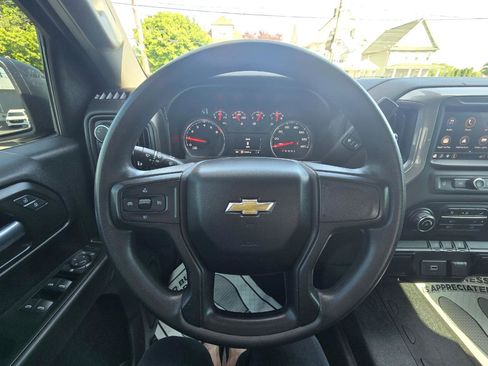Used 2020 Chevrolet Silverado 1500 Custom w/ Custom Value Package AWD/4WD image 7