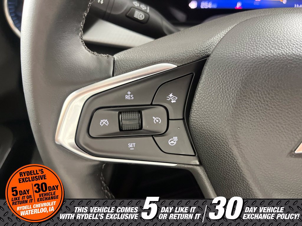 Used 2025 Chevrolet Trax LT w/ Sunroof Package FWD image 25
