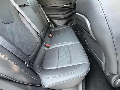Used 2022 Buick Encore GX Essence w/ Experience Buick Package FWD image 17