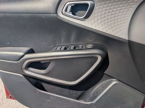 Used 2025 Kia Soul LX FWD image 6