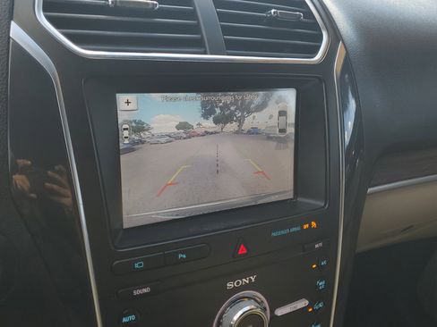 Used 2019 Ford Explorer Limited w/ Class III Trailer Tow Package image 29