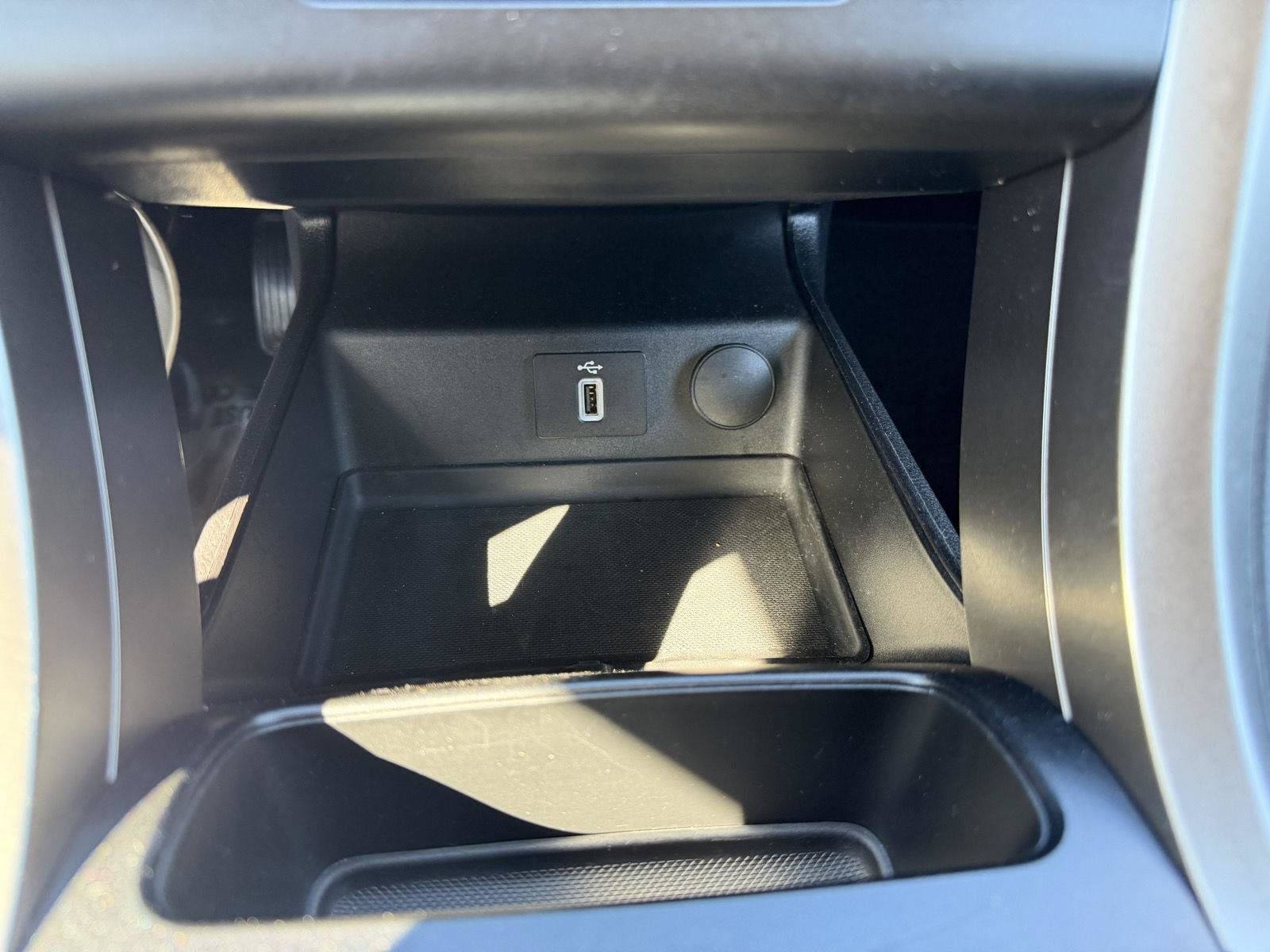 Used 2017 Ford Fusion Energi SE FWD image 18