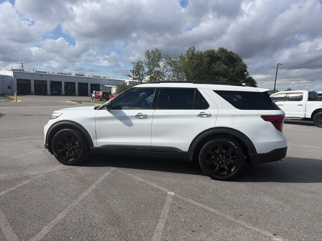 Certified 2024 Ford Explorer ST-Line w/ Class IV Trailer Tow Package RWD image 4