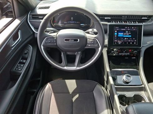 Used 2024 Jeep Grand Cherokee L Altitude image 11