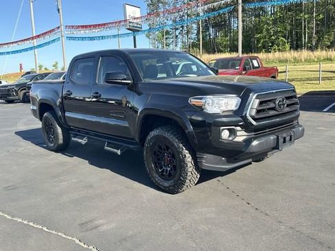 Used 2022 Toyota Tacoma SR5 AWD/4WD image 2