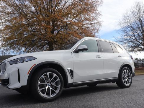 New 2026 BMW X5 xDrive40i w/ Climate Comfort Package image 1