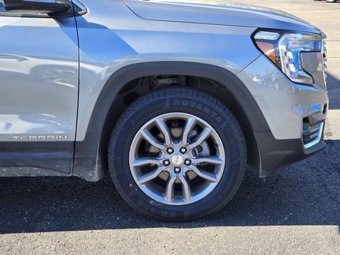Used 2024 GMC Terrain SLT image 9