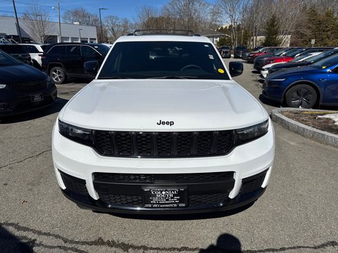 Used 2023 Jeep Grand Cherokee L Laredo image 9