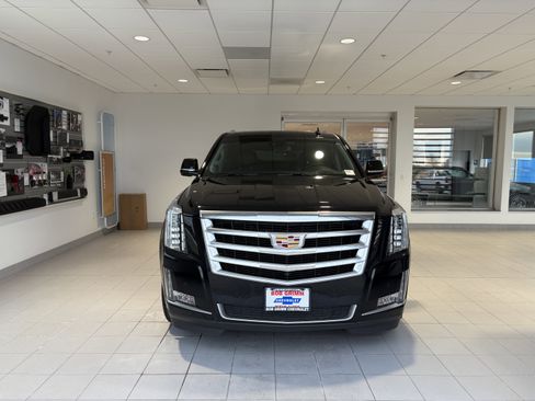 Used 2017 Cadillac Escalade Luxury image 7