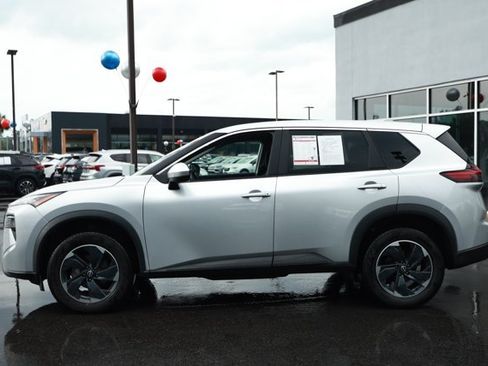 Used 2024 Nissan Rogue SV AWD/4WD image 8
