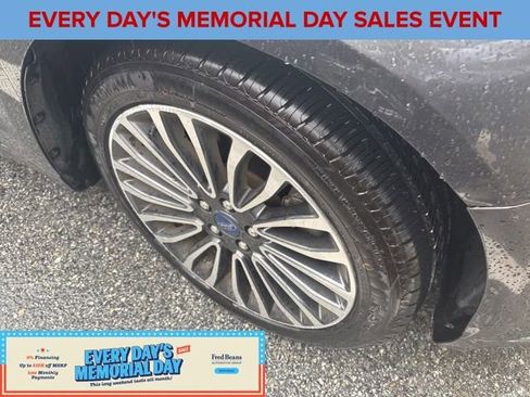 Used 2017 Ford Fusion SE w/ Fusion SE Technology Package AWD/4WD image 2