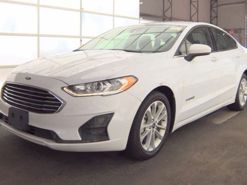 Used 2019 Ford Fusion SE FWD image 1