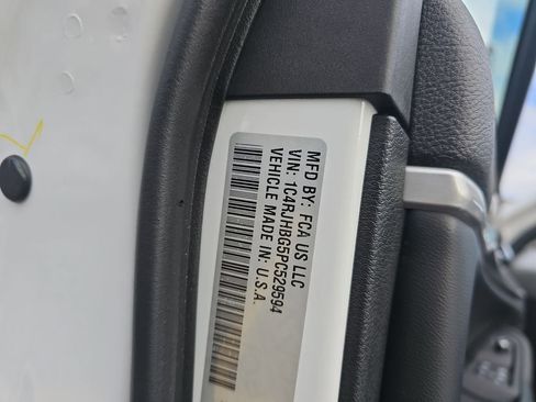 Used 2023 Jeep Grand Cherokee Limited image 30