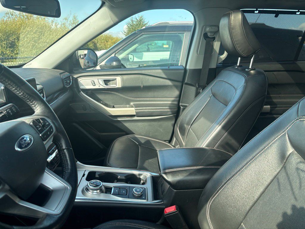 Used 2023 Ford Explorer Limited AWD/4WD image 6
