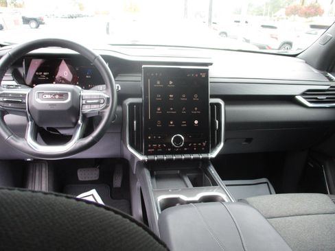 Used 2025 GMC Acadia Elevation image 15