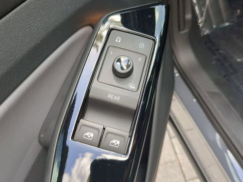 Used 2023 Volkswagen ID.4 S RWD image 19